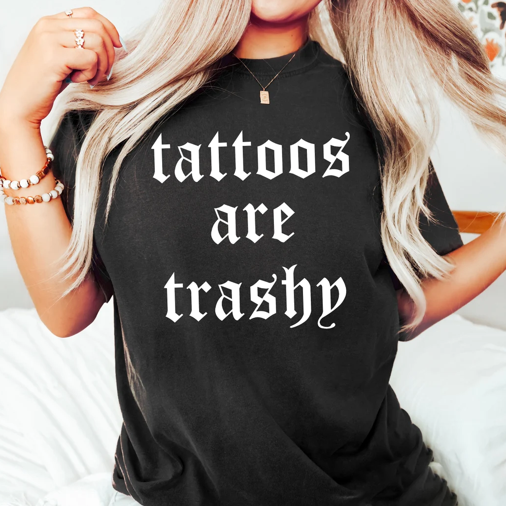 Camiseta sarcástica "Los tatuajes son basura"