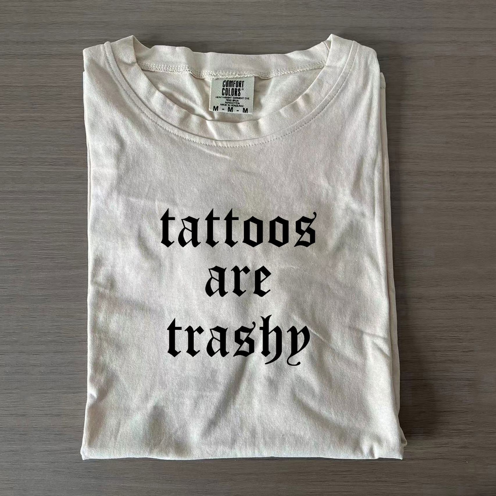 Camiseta sarcástica "Los tatuajes son basura"