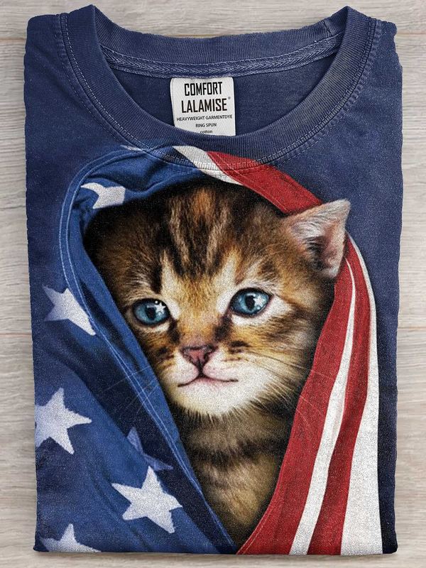 Camiseta informal de cuello redondo con estampado artístico de gatito con bandera