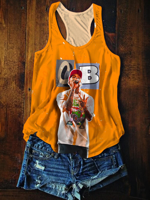 Camiseta informal sin mangas con estampado minimalista naranja del cantante Chris Brown