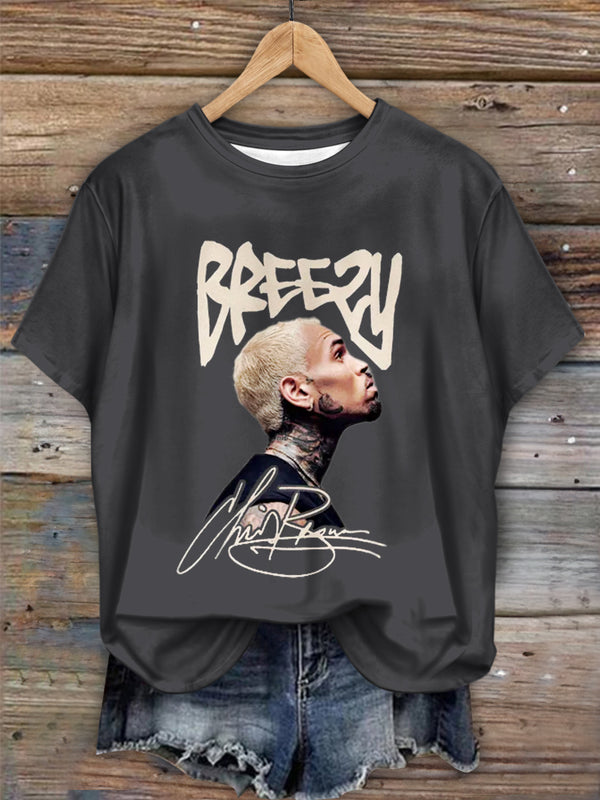 Camiseta de cuello redondo con retrato minimalista de Chris Brown 