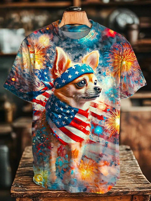 Camiseta de cuello redondo con cachorro y bandera de fuegos artificiales 