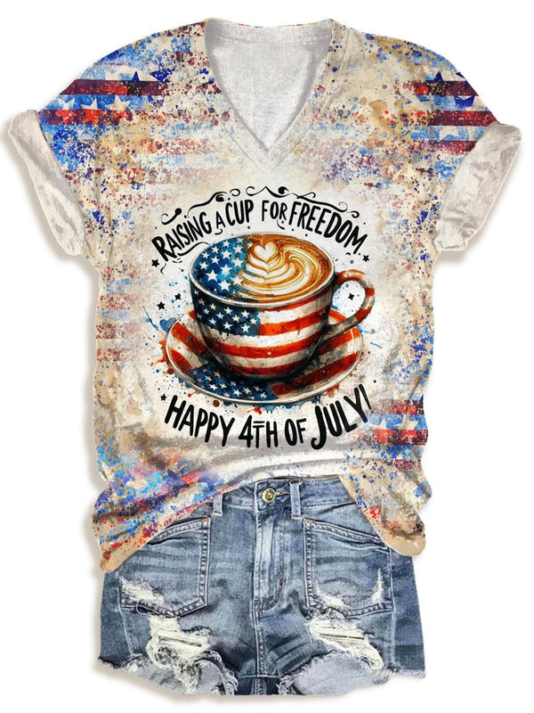 Camiseta de cuello en V con estampado de bandera retro de café 